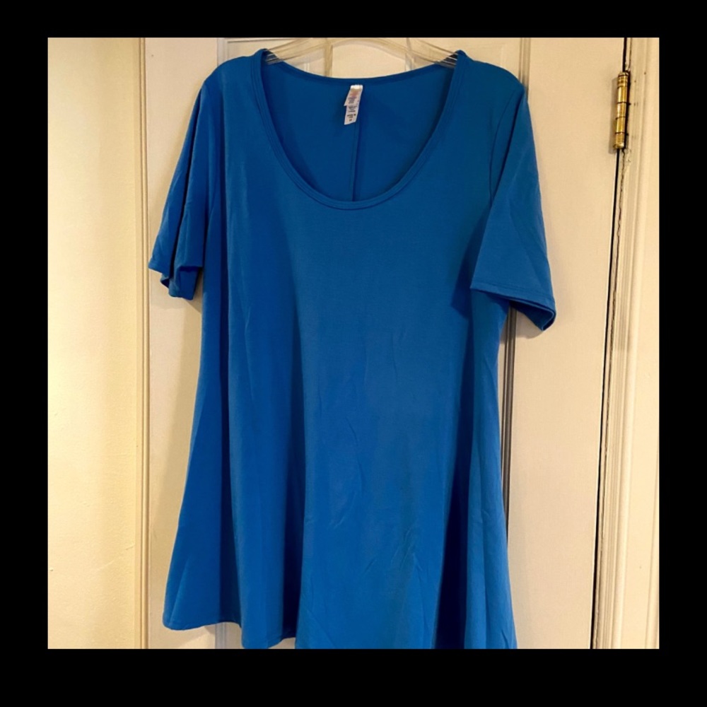 LuLaRoe t-shirt